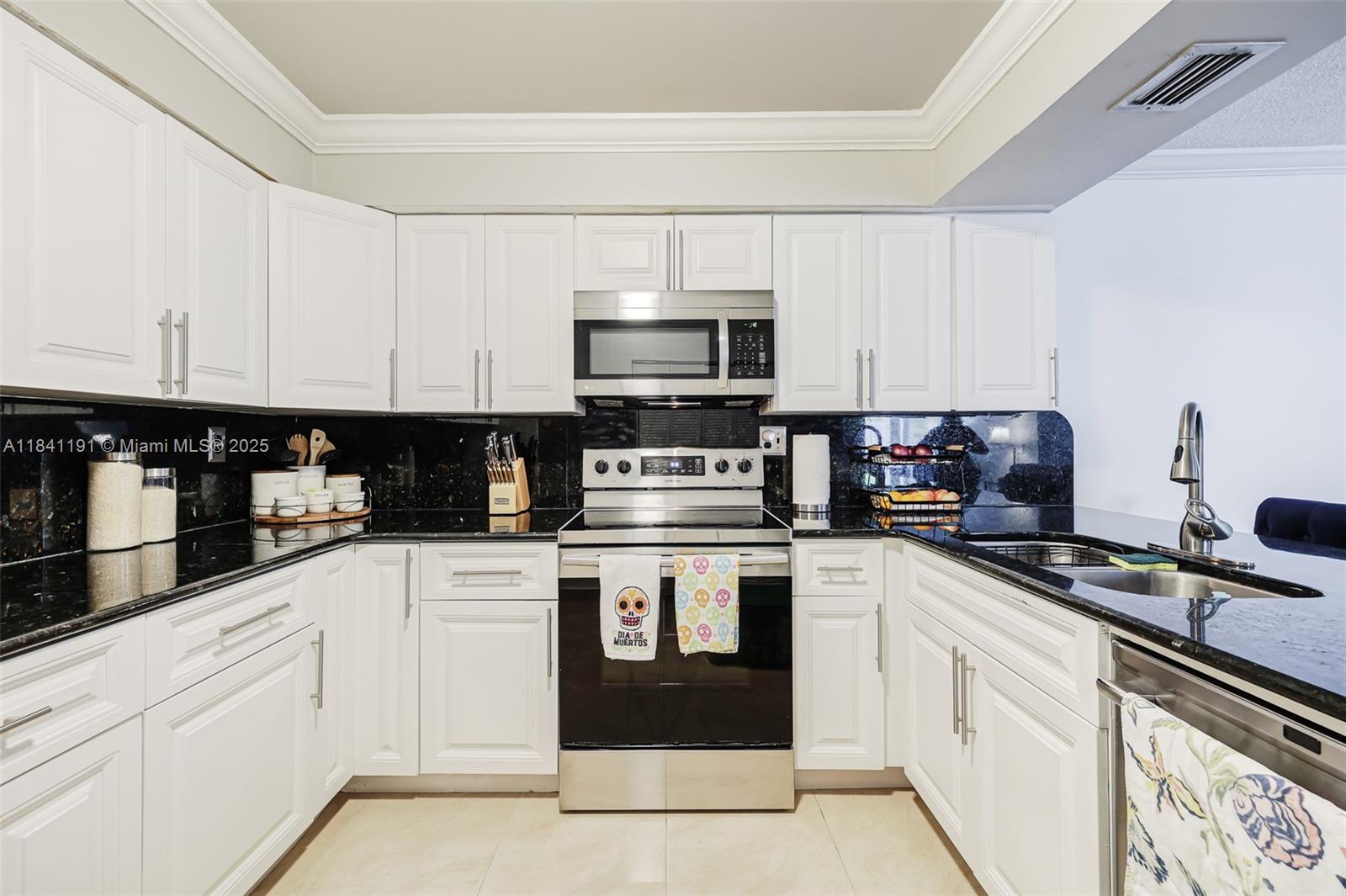 LAKE & TENNIS VILLAS PH 1 - Residential