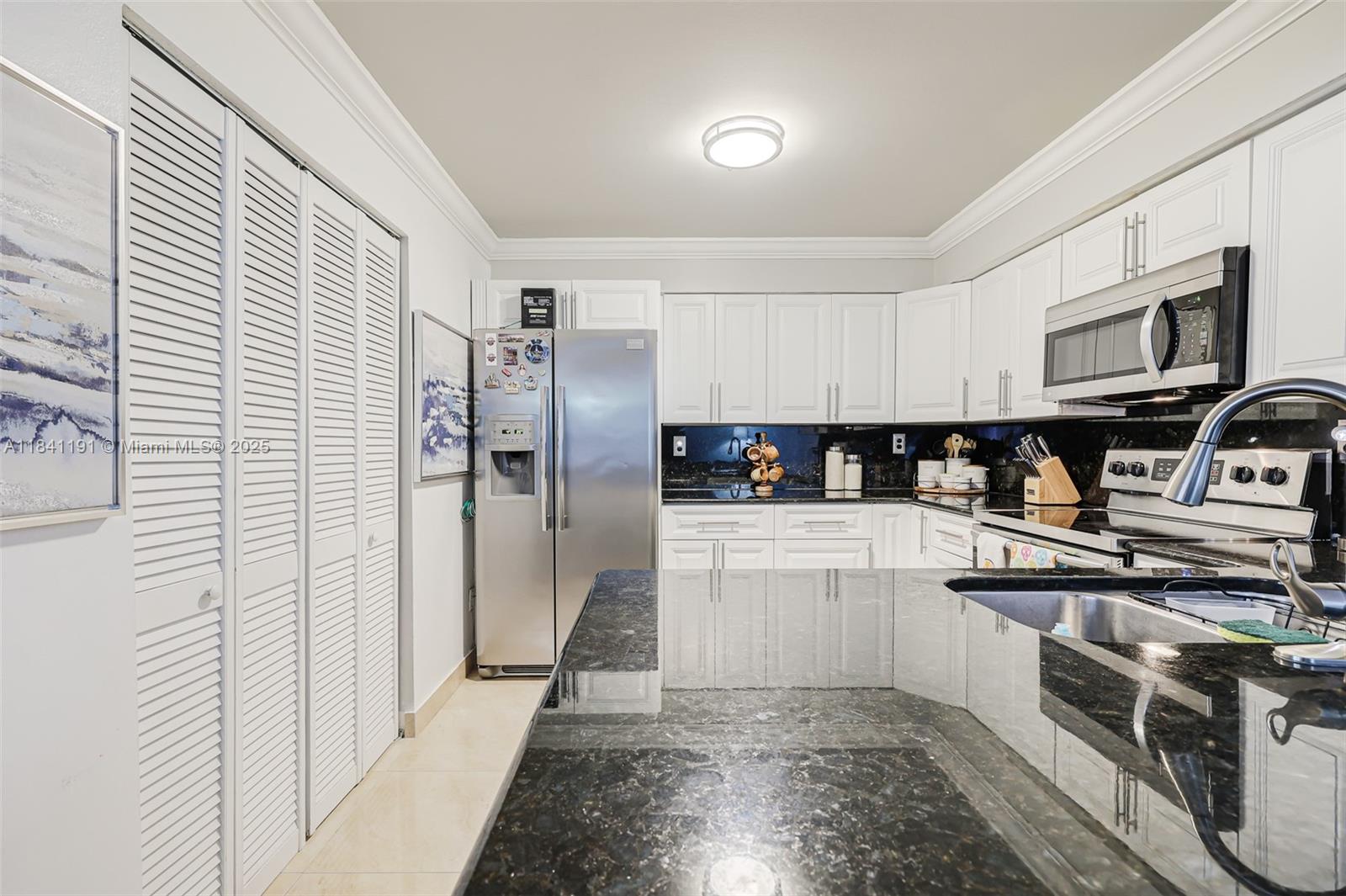 LAKE & TENNIS VILLAS PH 1 - Residential