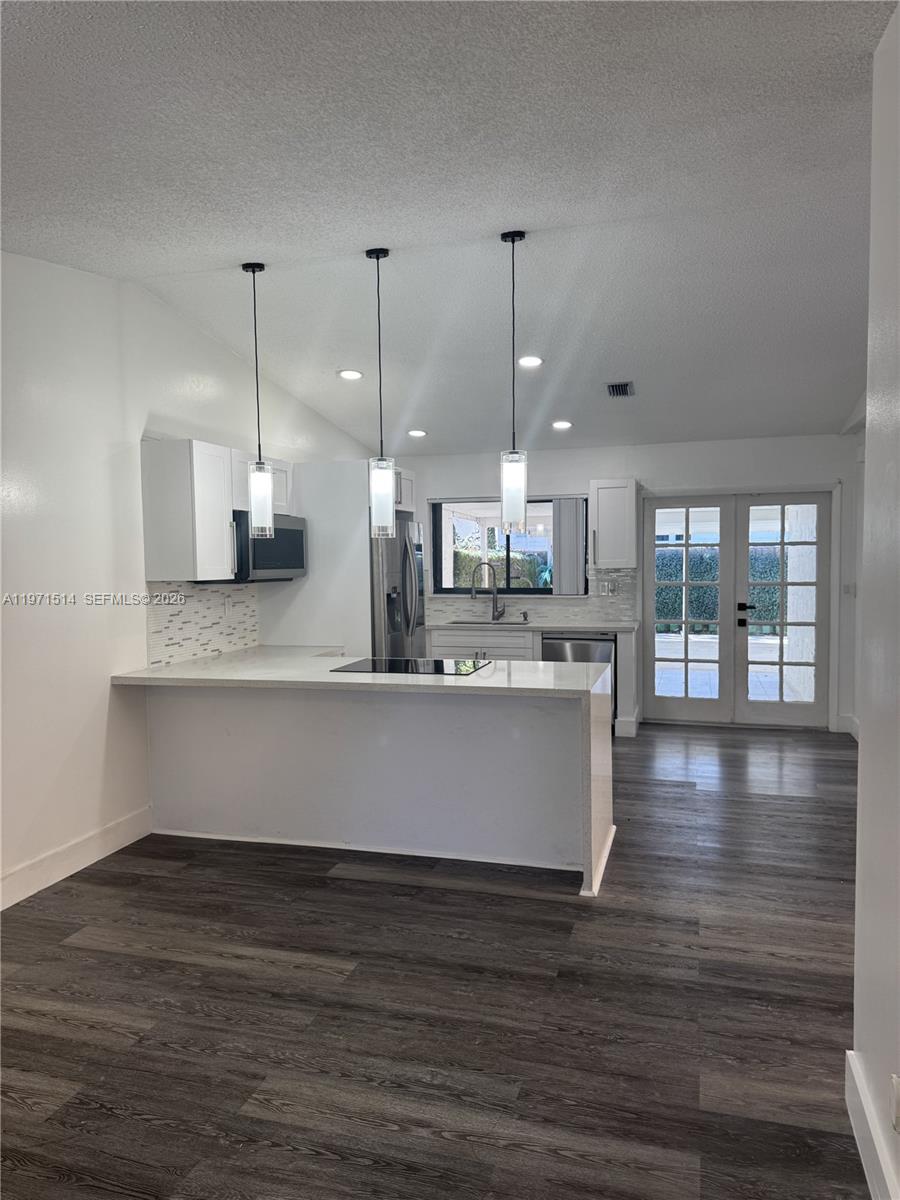 THE MOORS TOWNHOUSES - Residential Lease