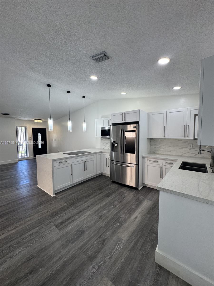 THE MOORS TOWNHOUSES - Residential Lease