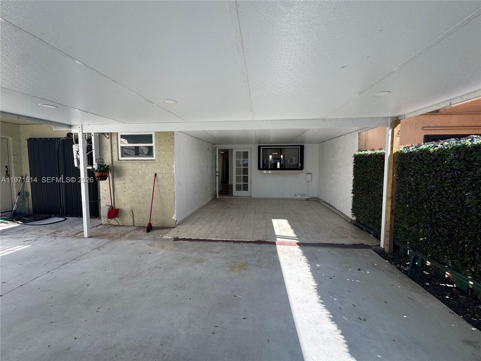 THE MOORS TOWNHOUSES - Residential Lease