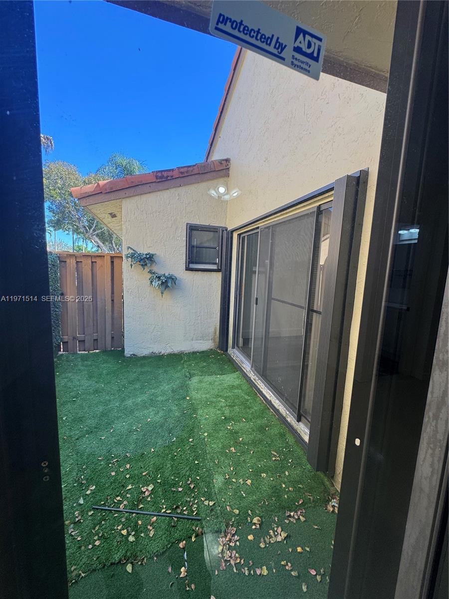 THE MOORS TOWNHOUSES - Residential Lease