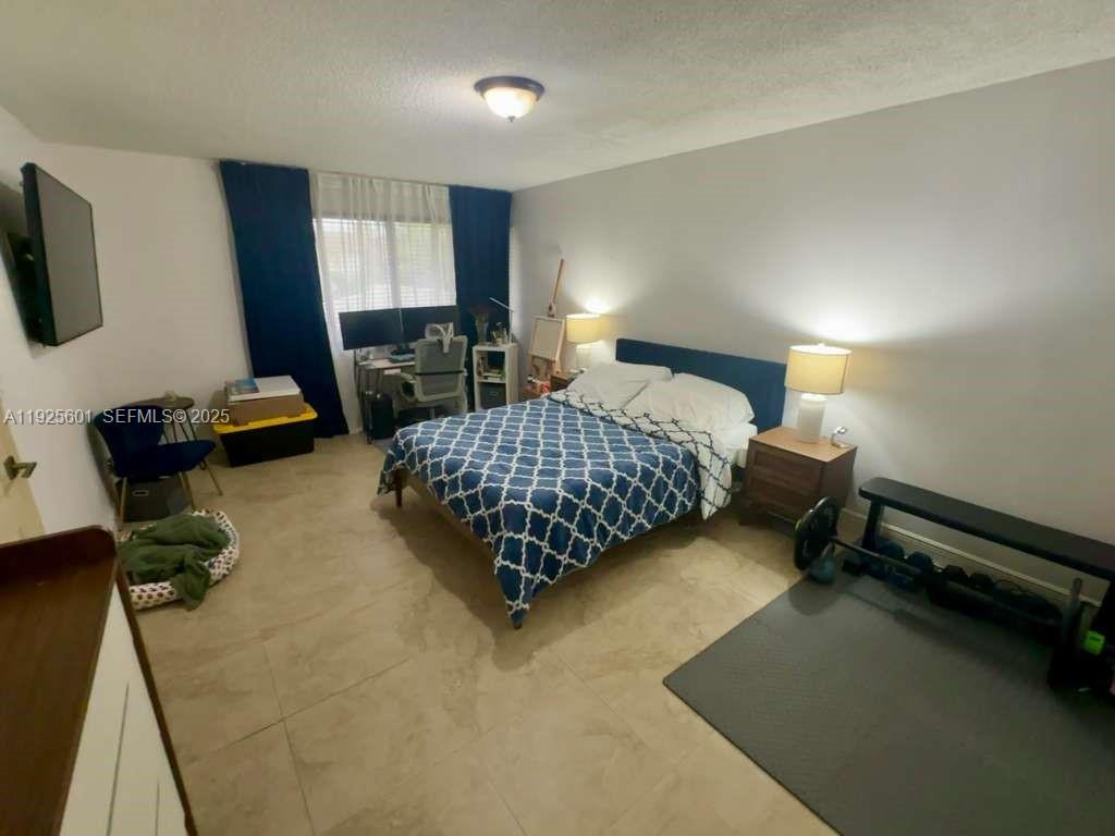 SNAPPER CREEK TOWNHOUSES - Residential