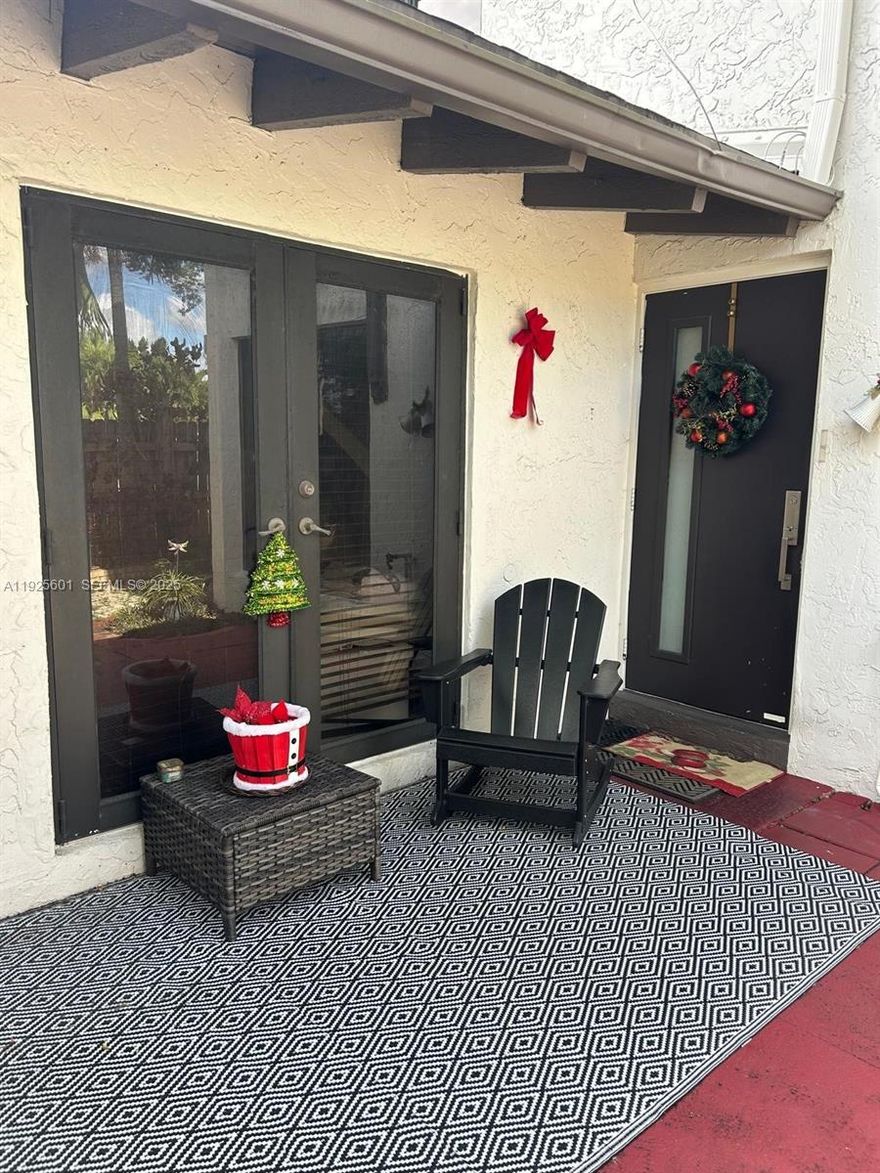 BEAUTIFUL CORNER TOWNHOUSE FEATURING 3 BEDROOMS AND 2 BATHROOMS, LOCATED IN A VIBRANT COMMUNITY WITH OUTSTANDING AMENITIES. THIS HOME OFFERS CERAMIC TILE FLOORING THROUGHOUT, A COMFORTABLE LAYOUT, AND A SPACIOUS PATIO PERFECT FOR FAMILY GATHERINGS. RESIDENTS ENJOY ACCESS TO TENNIS AND BASKETBALL COURTS, A REFRESHING COMMUNITY POOL, A SCENIC LAKE, AND A PLAYGROUND. A WONDERFUL OPPORTUNITY TO LIVE COMFORTABLY WITH PLENTY OF RECREATIONAL ACTIVITIES NEARBY.