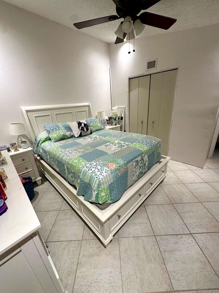 SNAPPER CREEK TOWNHOUSES - Residential