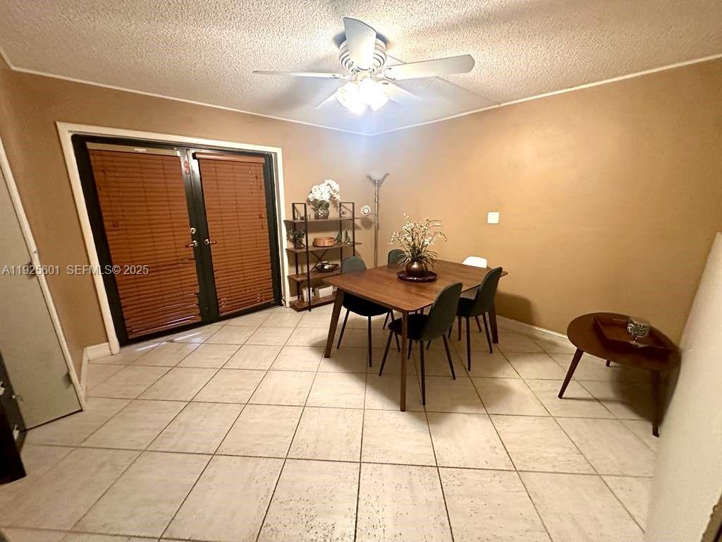 SNAPPER CREEK TOWNHOUSES - Residential