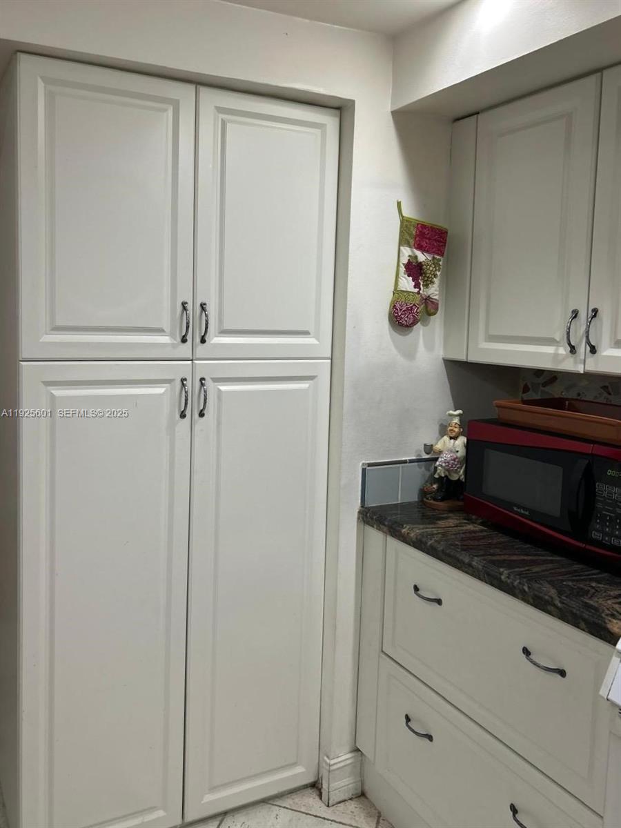 SNAPPER CREEK TOWNHOUSES - Residential