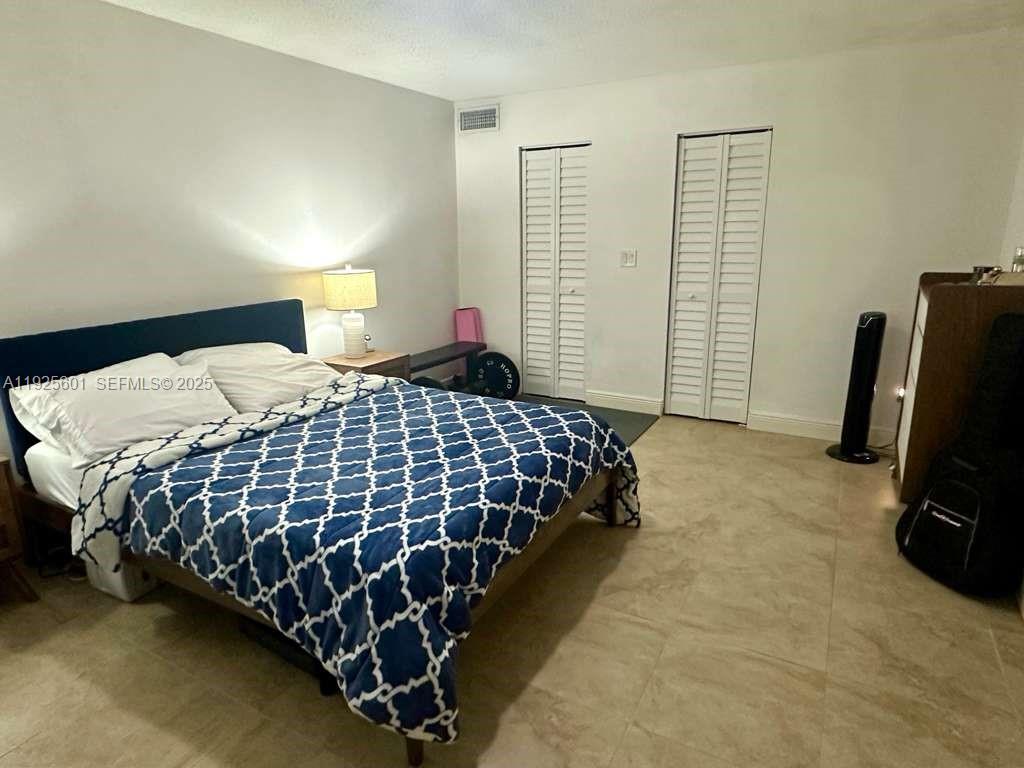 SNAPPER CREEK TOWNHOUSES - Residential