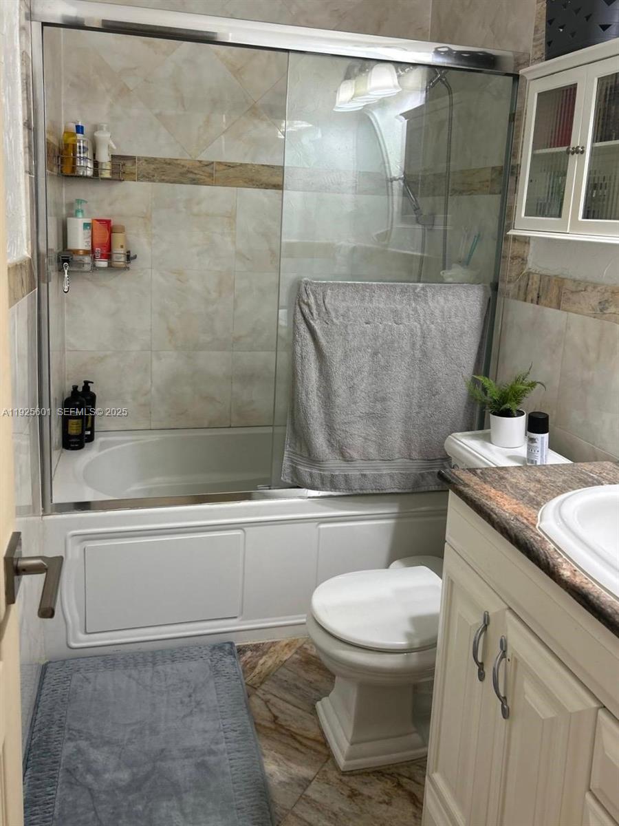 SNAPPER CREEK TOWNHOUSES - Residential