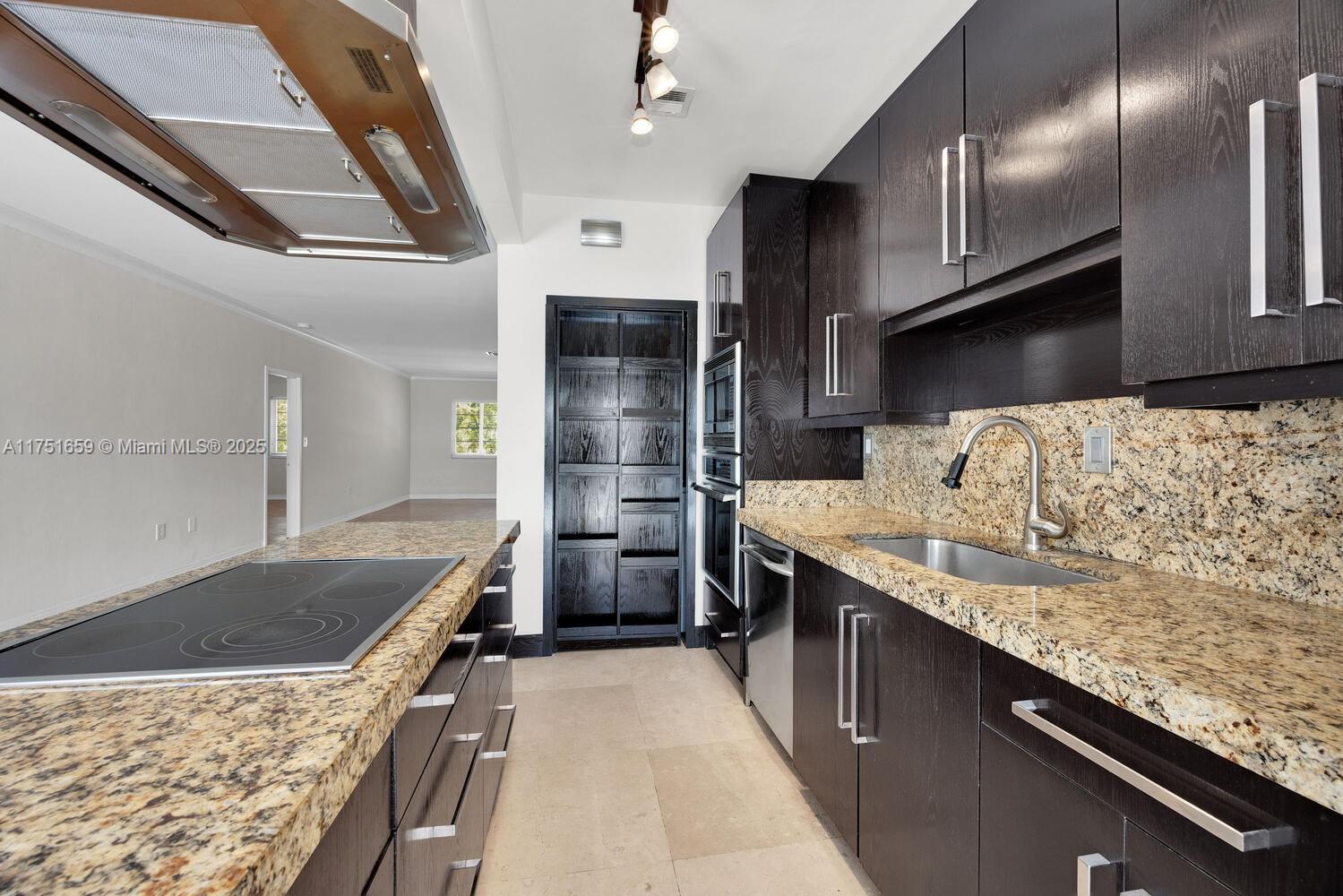 FOUNTAINVIEW MANOR CONDO - Residential Lease