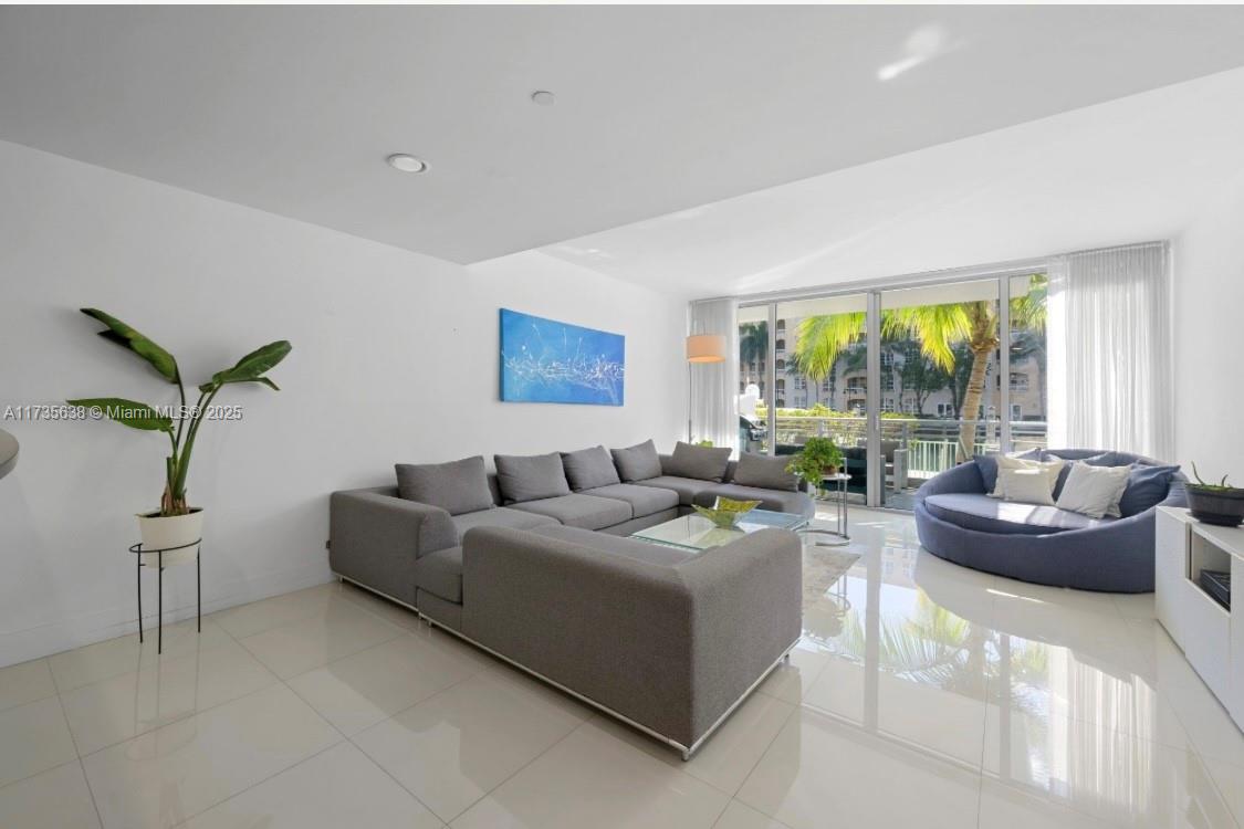 Property for Sale at 2950 Ne 188th St 121, Aventura, Miami-Dade County, Florida - Bedrooms: 2 
Bathrooms: 3  - $700,000