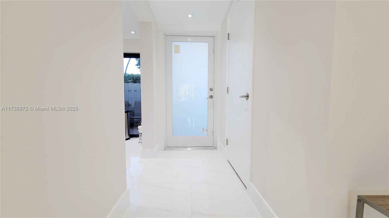 369 Poinciana Dr 1115