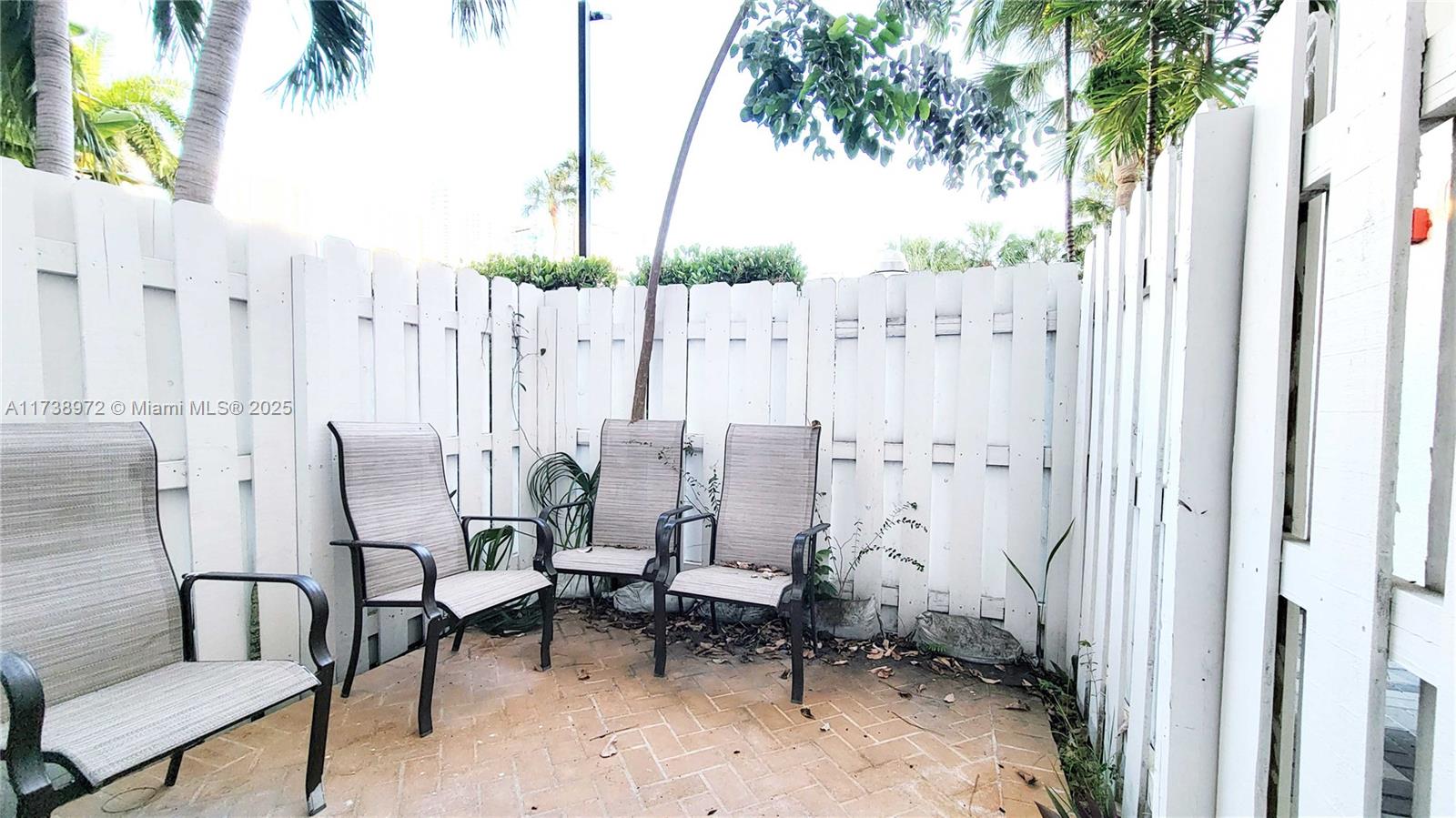 369 Poinciana Dr 1115