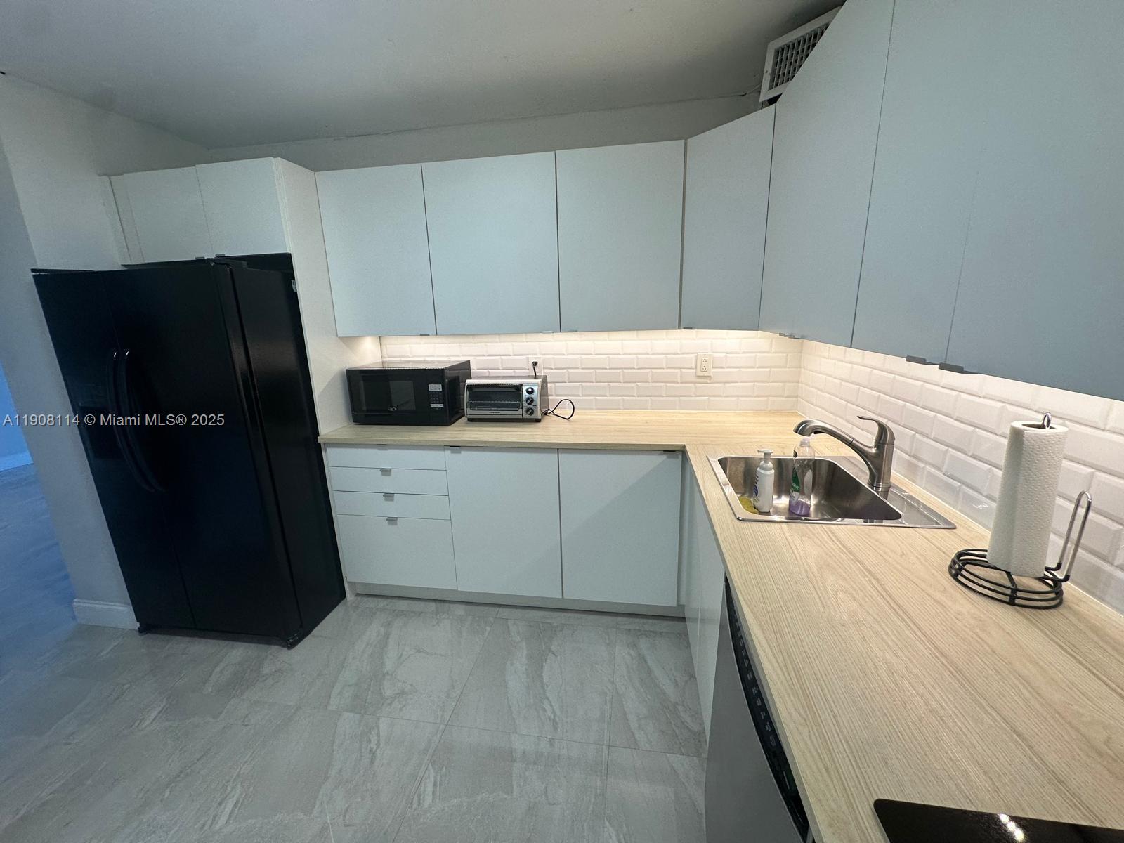 WATERSIDE TOWERS CONDO - Residential Lease