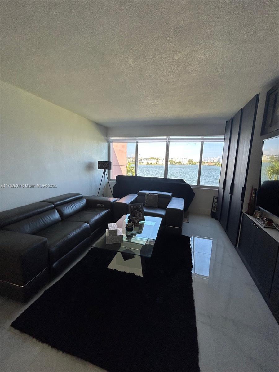 18555 Ne 14th Ave 609, Miami, Broward County, Florida - 1 Bedrooms  
1 Bathrooms - 
