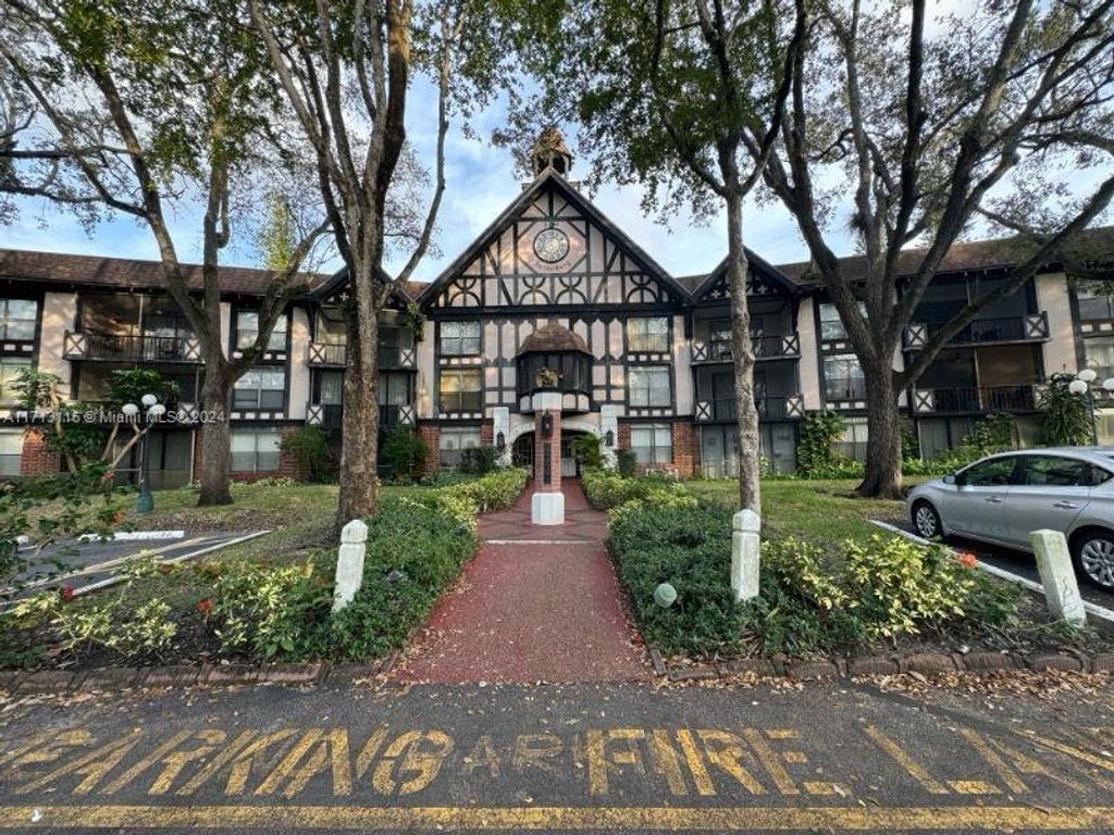 Photo of 3730 Inverrary Dr #3U, Lauderhill, FL 33319 (MLS # A11713116)