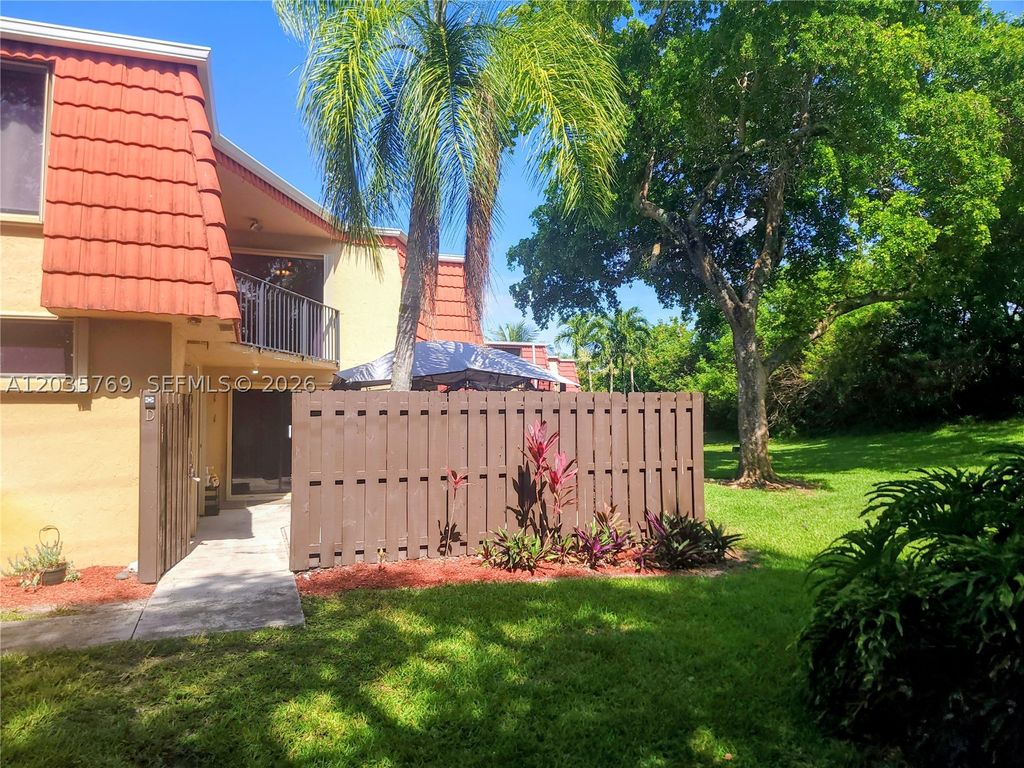 Photo of 23106 Oxford Pl #D, Boca Raton, FL 33433 (MLS # A12035769)