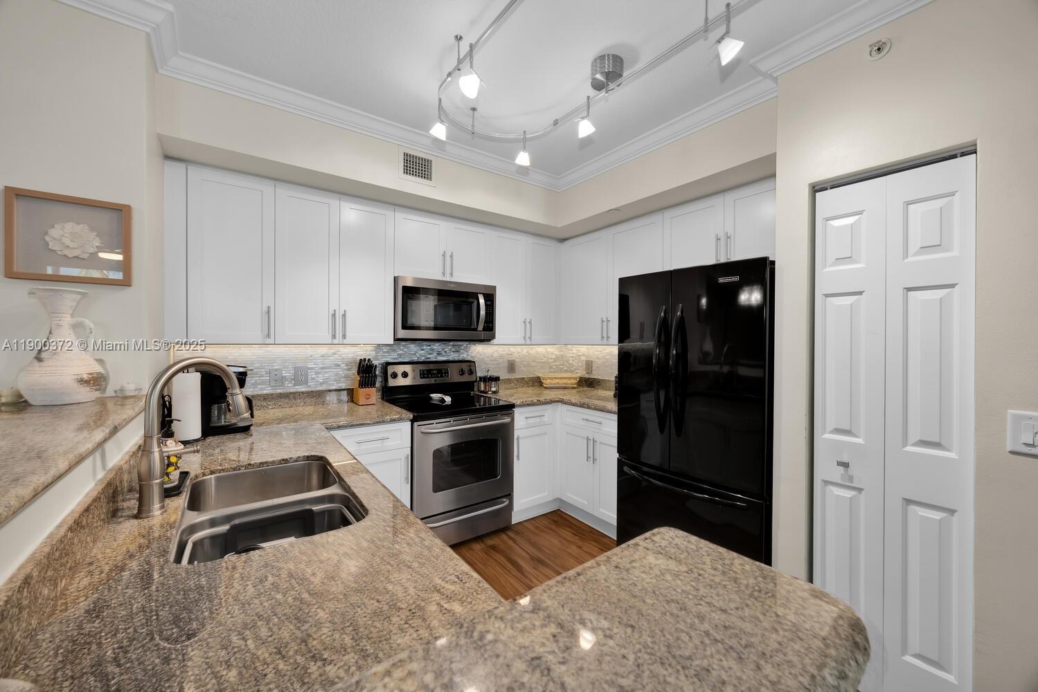 LAUDERDALE ONE CONDO - Residential