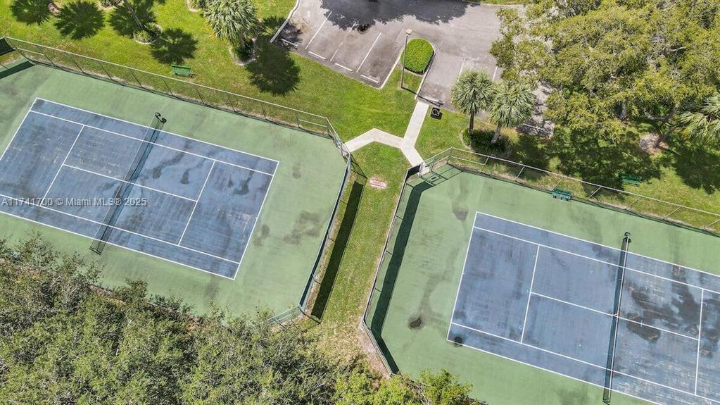LAKE WINDWOOD CONDO - Residential