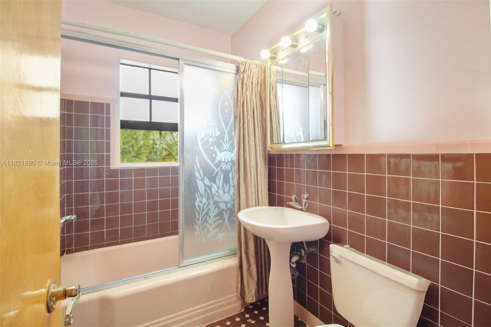 CALVERT MANORS - Residential