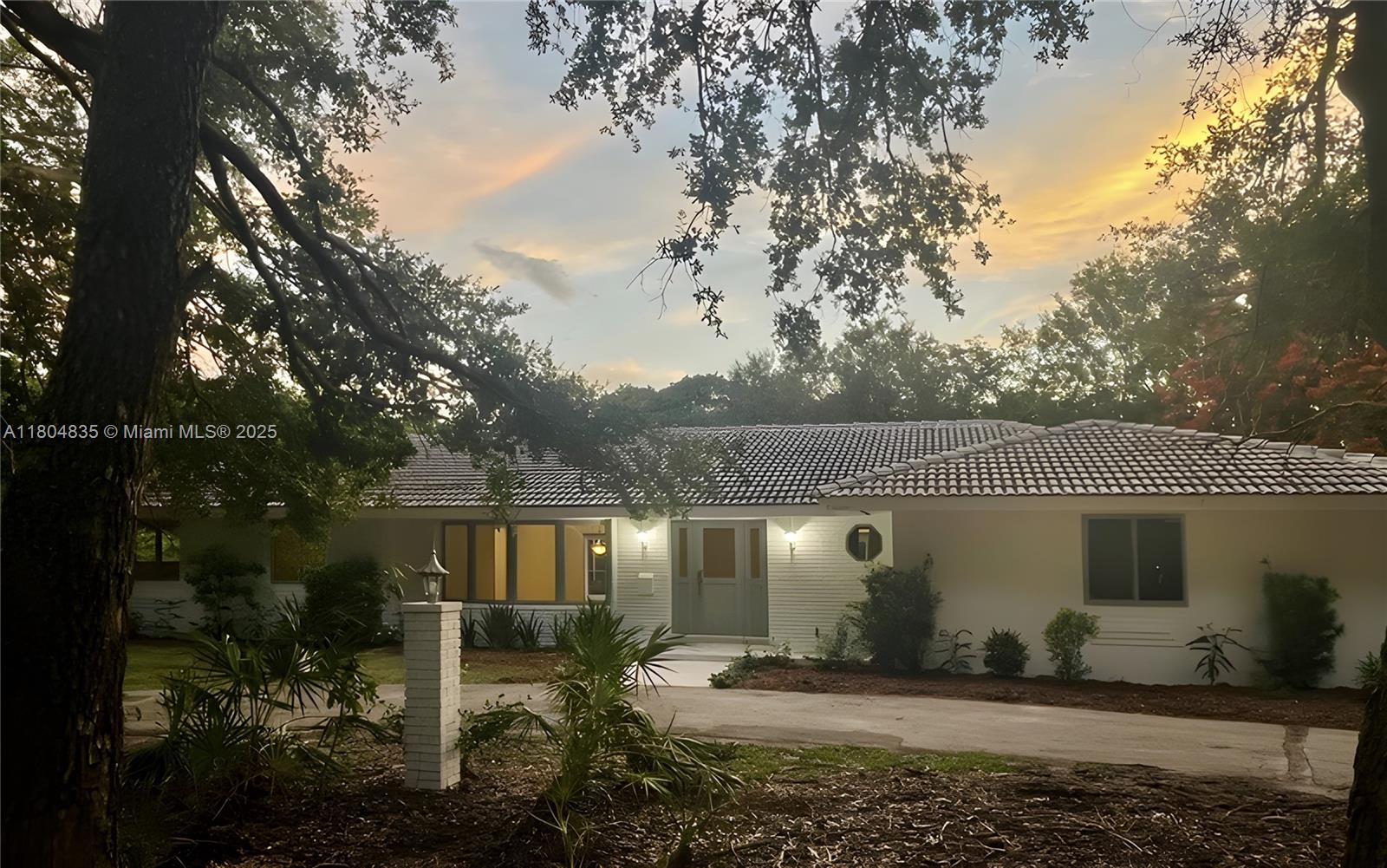 Rental Property at 15600 Sw 79th Ave, Palmetto Bay, Miami-Dade County, Florida - Bedrooms: 4 
Bathrooms: 3  - $8,200 MO.