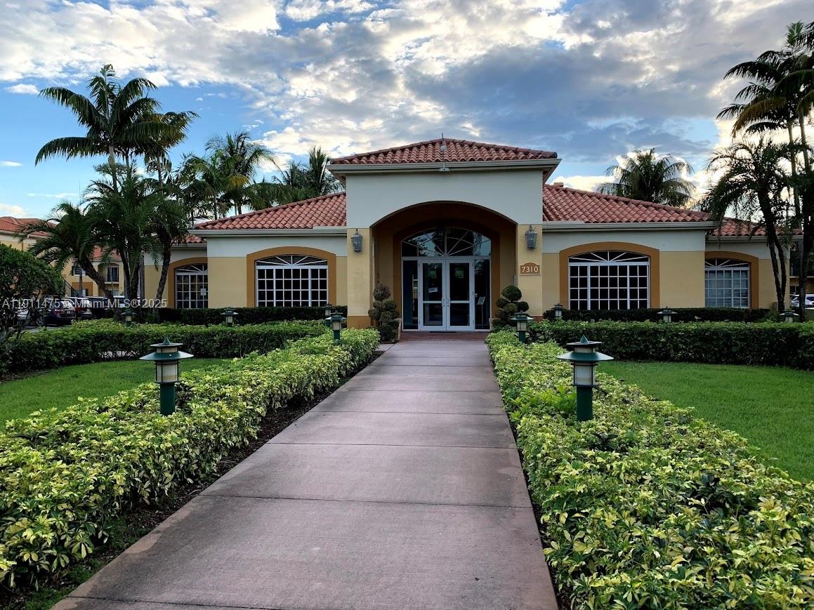 PALM GARDENS - Residential Lease