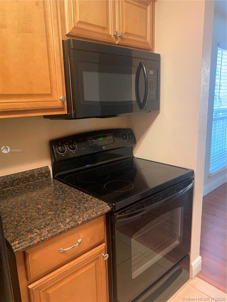 SAVANNAH AT RIVERSIDE CON - Residential