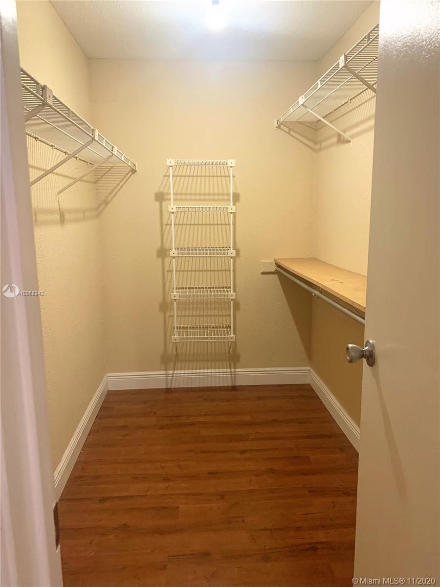 SAVANNAH AT RIVERSIDE CON - Residential