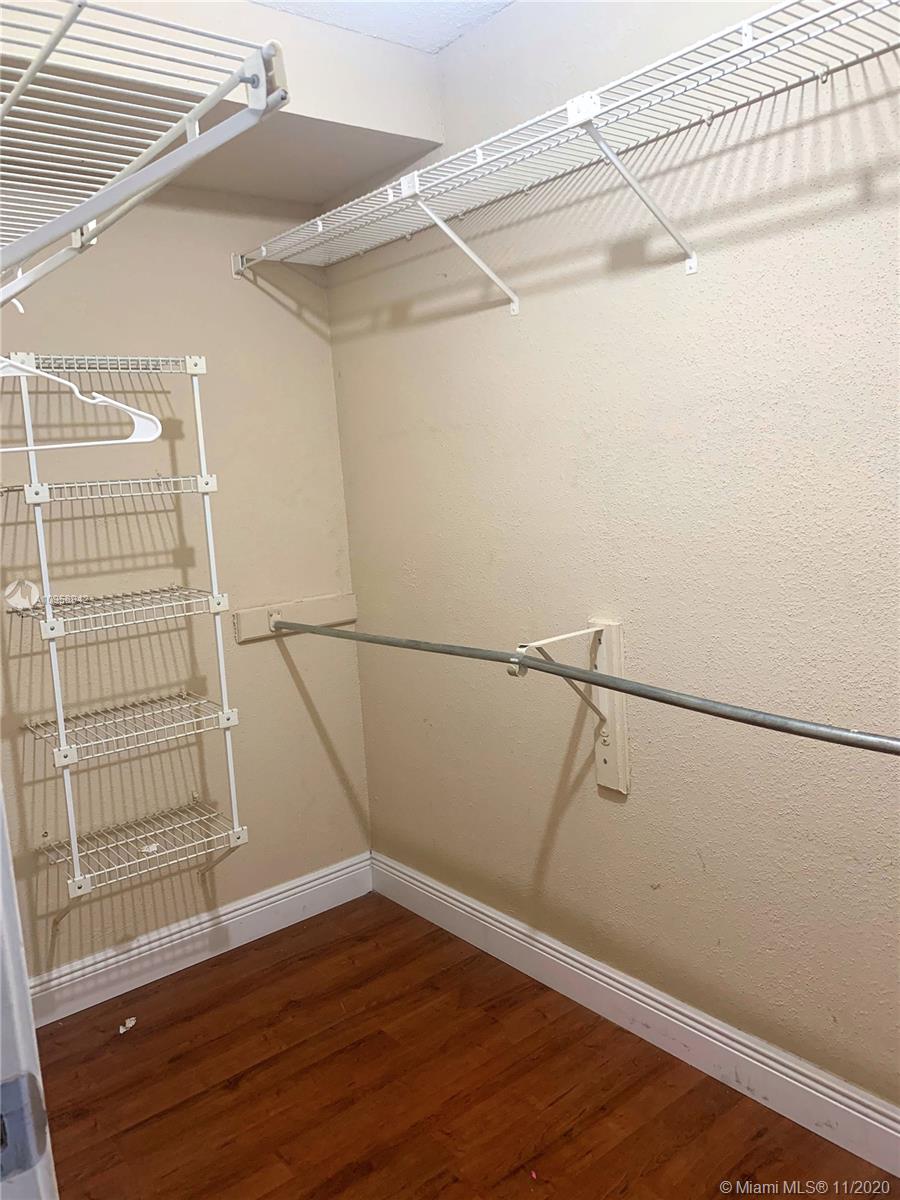 SAVANNAH AT RIVERSIDE CON - Residential