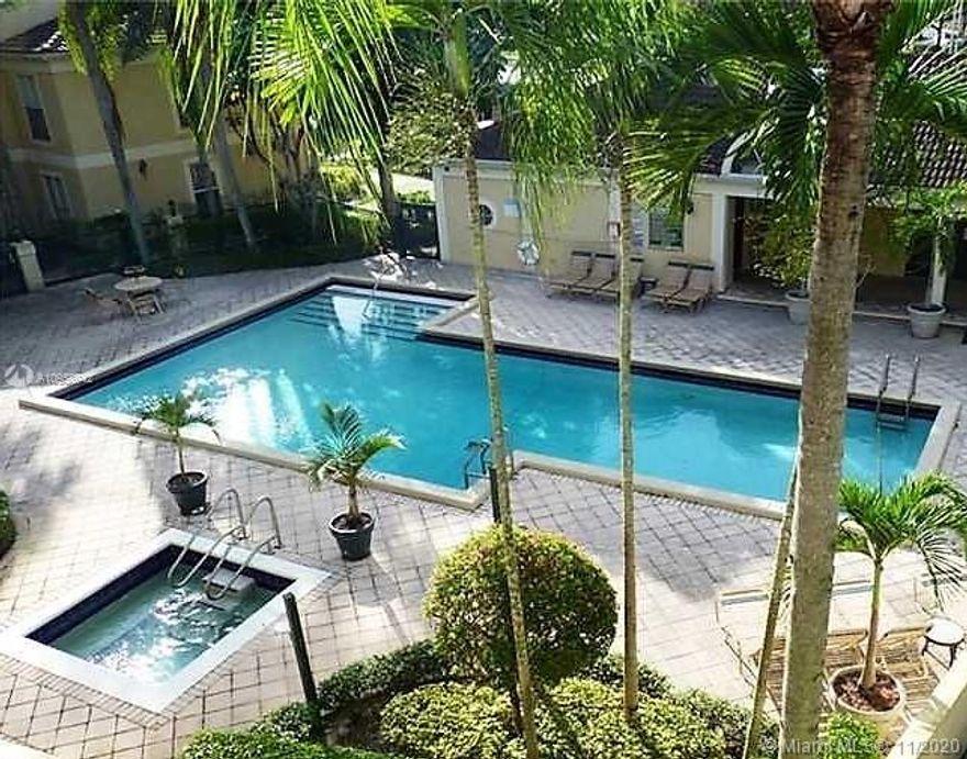 LARGEST UNIT AVAILABLE. TWO LARGE MASTER BEDROOMS WITH WALK IN CLOSET AND THEIR OWN BATHROOMS. VAULTED CEILINGS AND FULL SIZE WASHER AND DRYER INSIDE THE UNIT. WALKING DISTANCE TO SHOPPING AND RESTAURANTS. FULL AMENITIES INCLUDE POOL, SPA, GYM AND OPEN AREA.