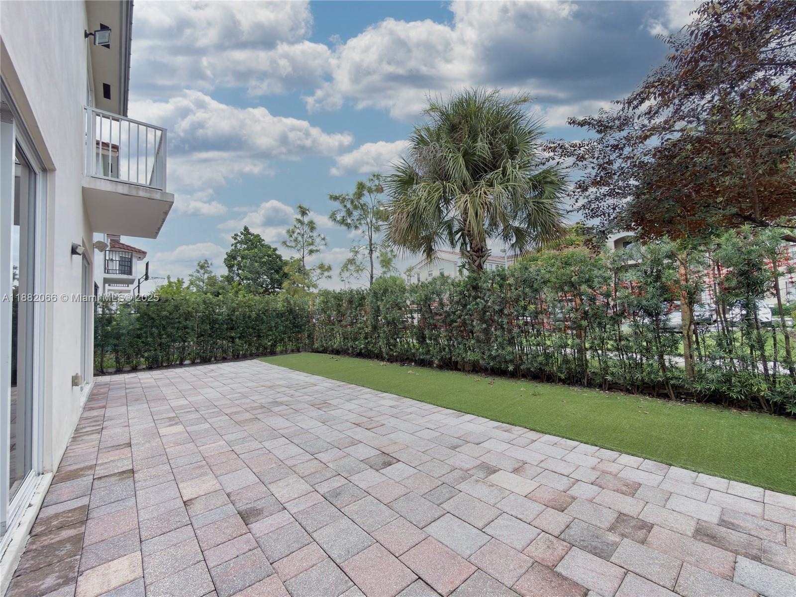 VINTAGE ESTATES - Residential