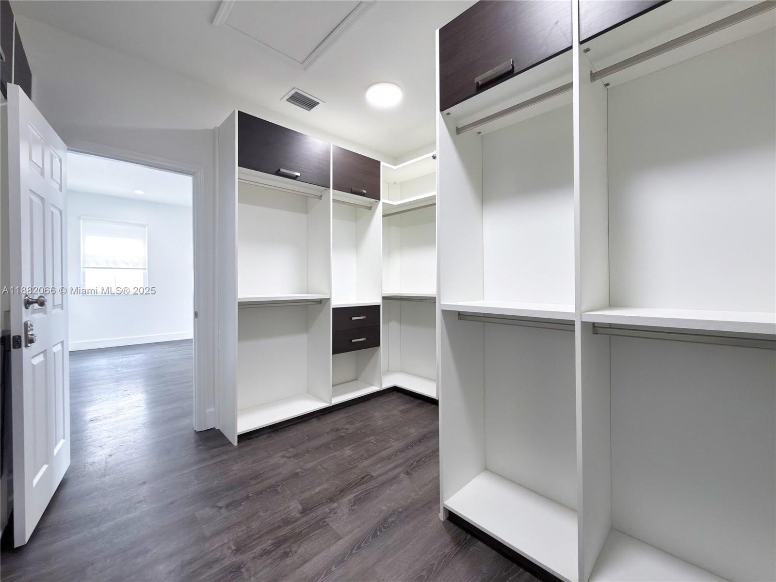 VINTAGE ESTATES - Residential