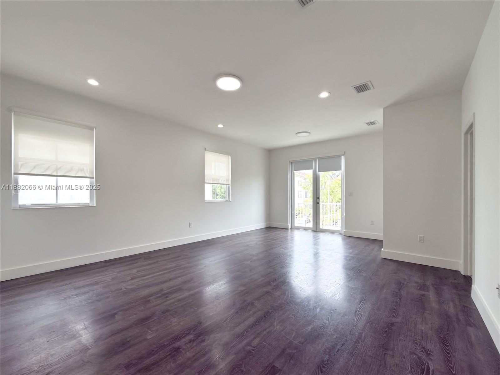 VINTAGE ESTATES - Residential