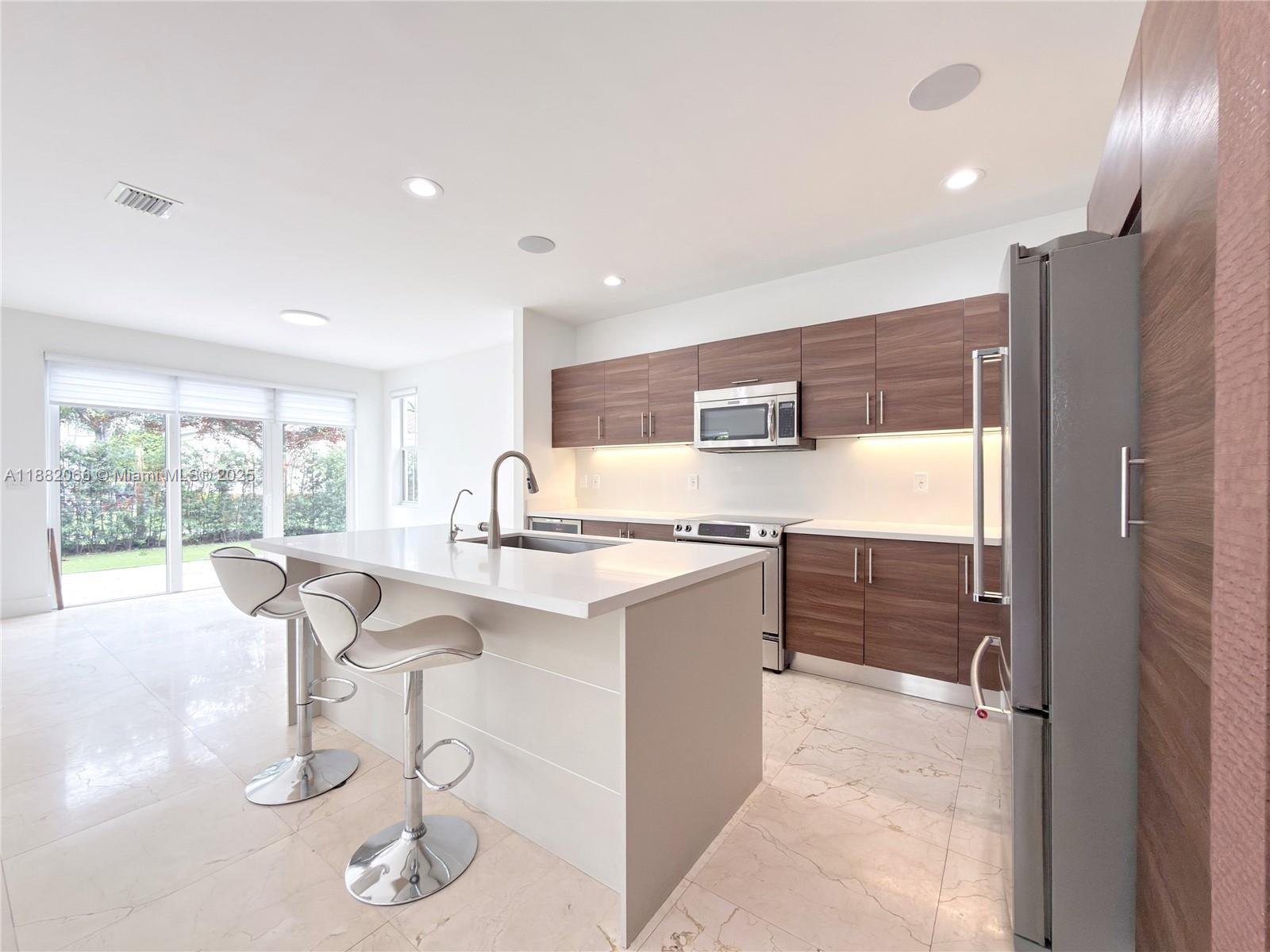 VINTAGE ESTATES - Residential