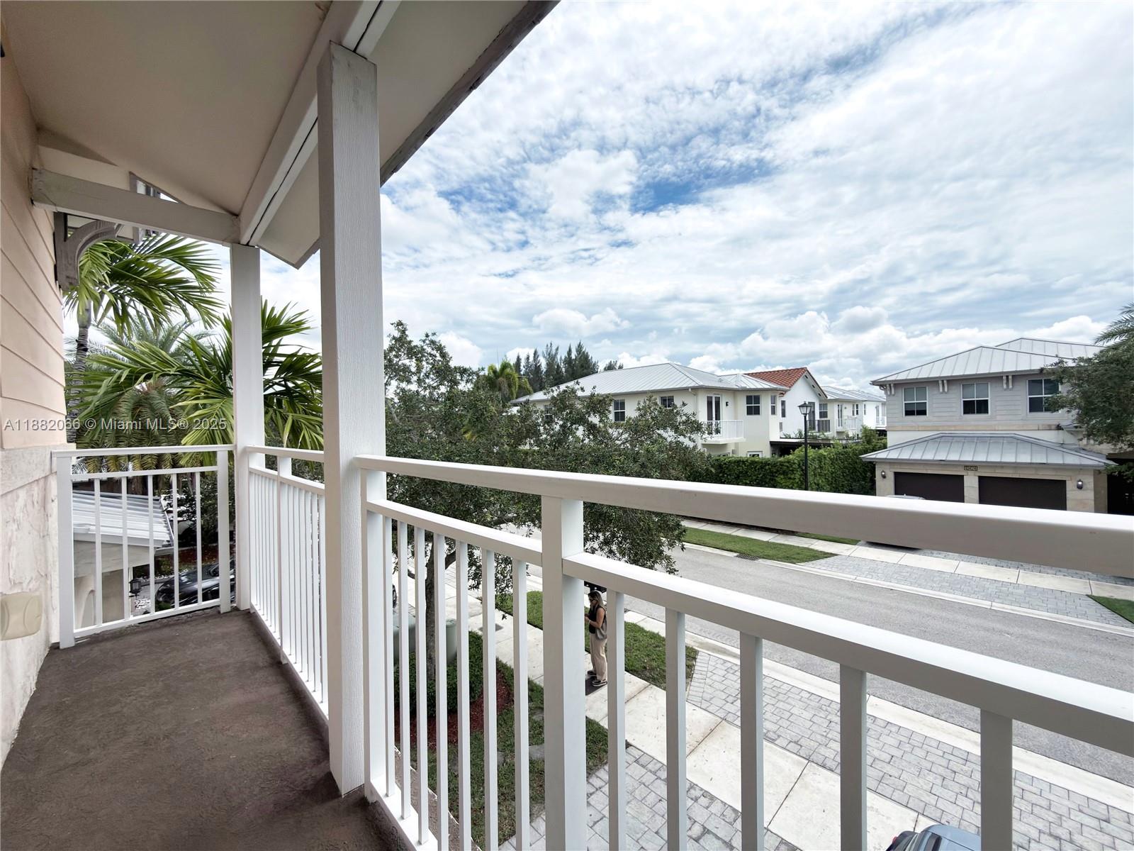 VINTAGE ESTATES - Residential