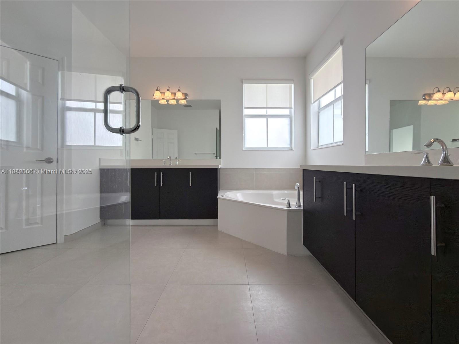 VINTAGE ESTATES - Residential