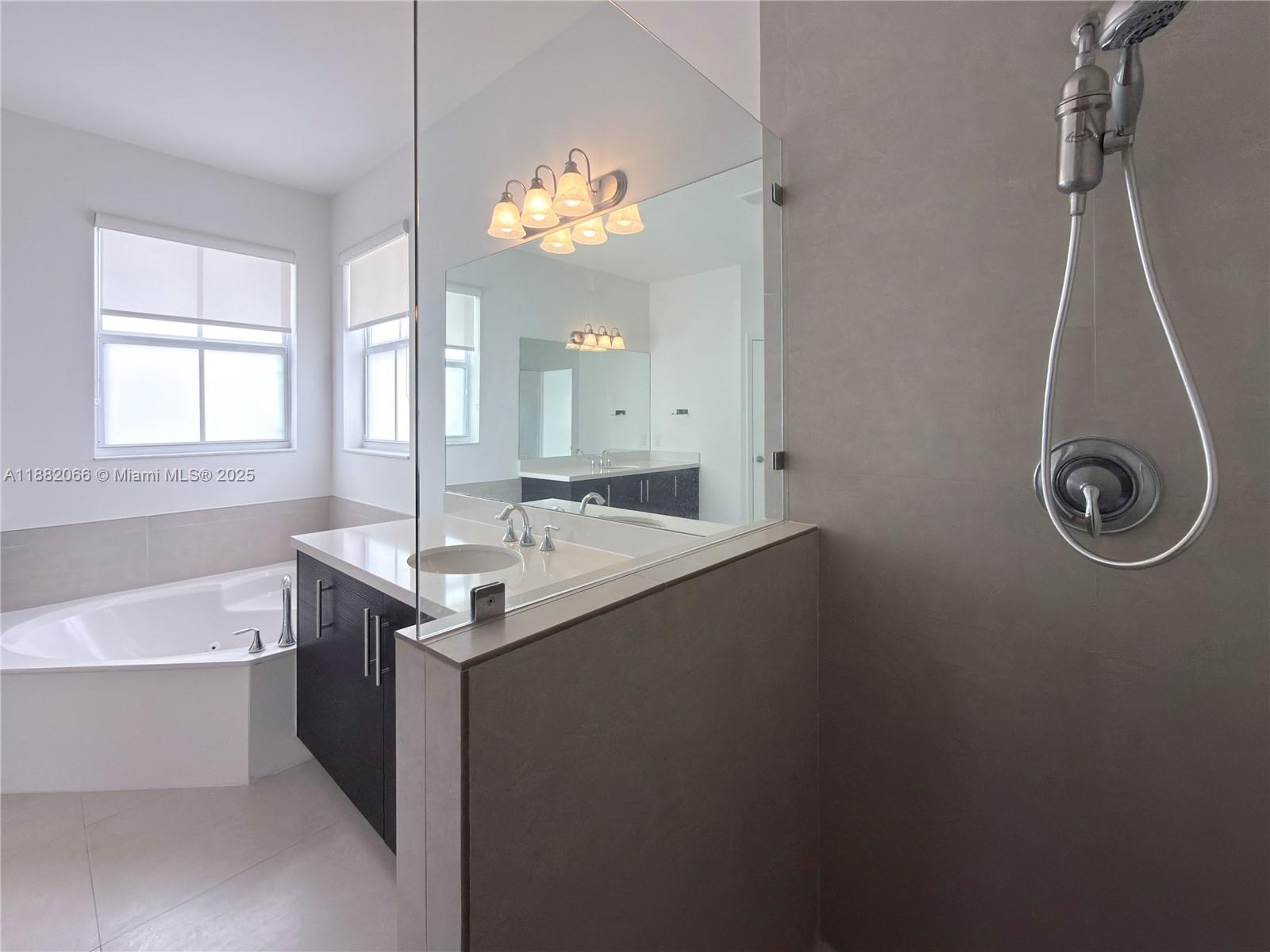 VINTAGE ESTATES - Residential