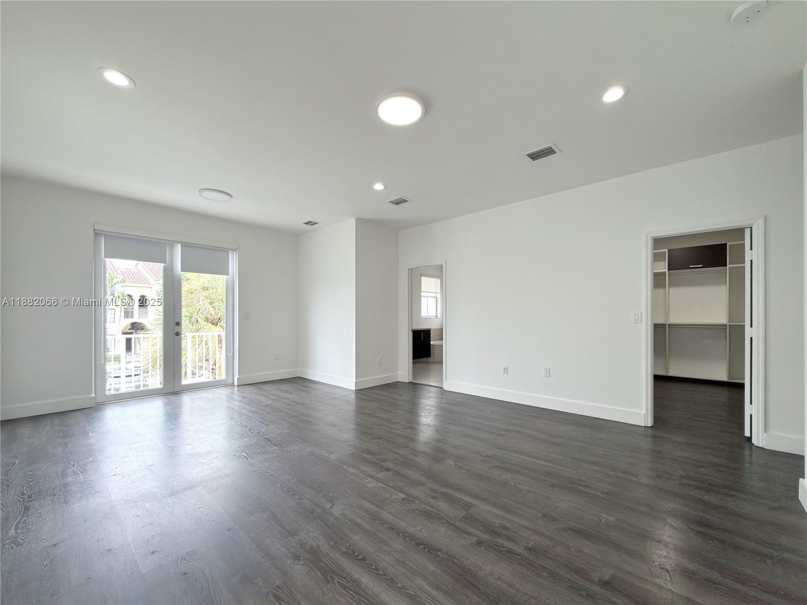 VINTAGE ESTATES - Residential