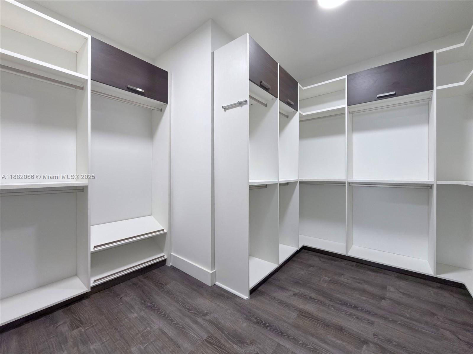 VINTAGE ESTATES - Residential