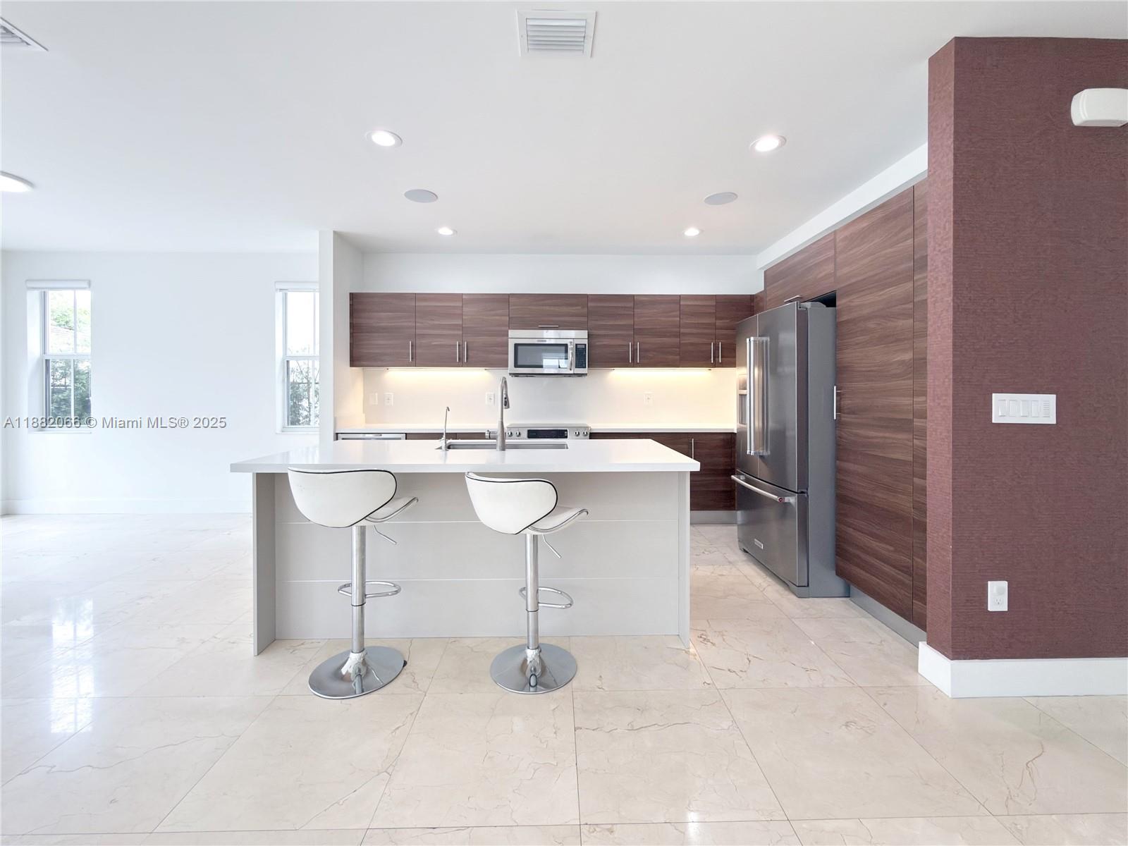 VINTAGE ESTATES - Residential