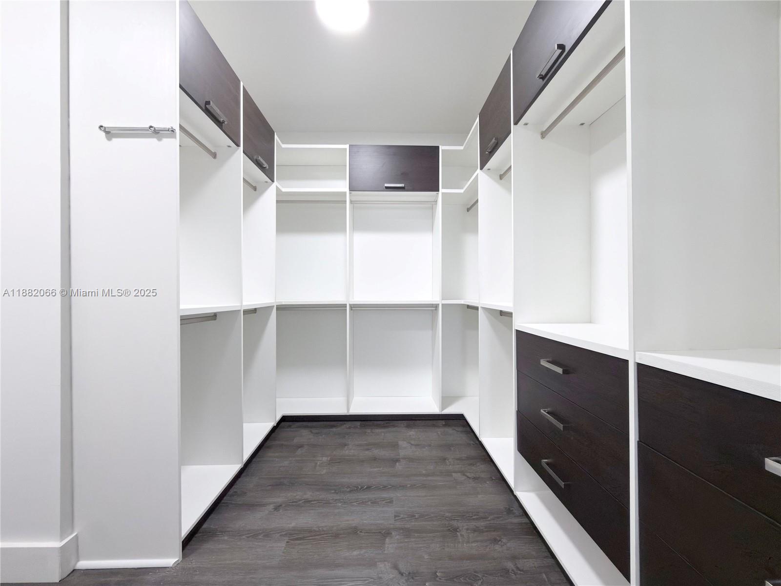 VINTAGE ESTATES - Residential