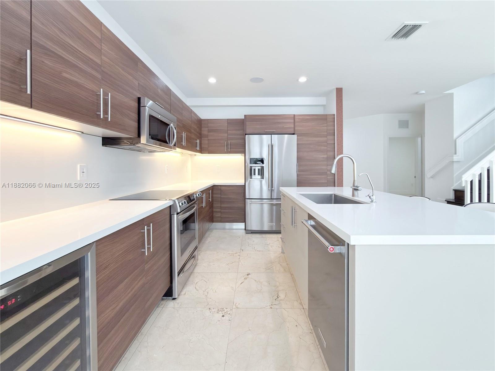 VINTAGE ESTATES - Residential