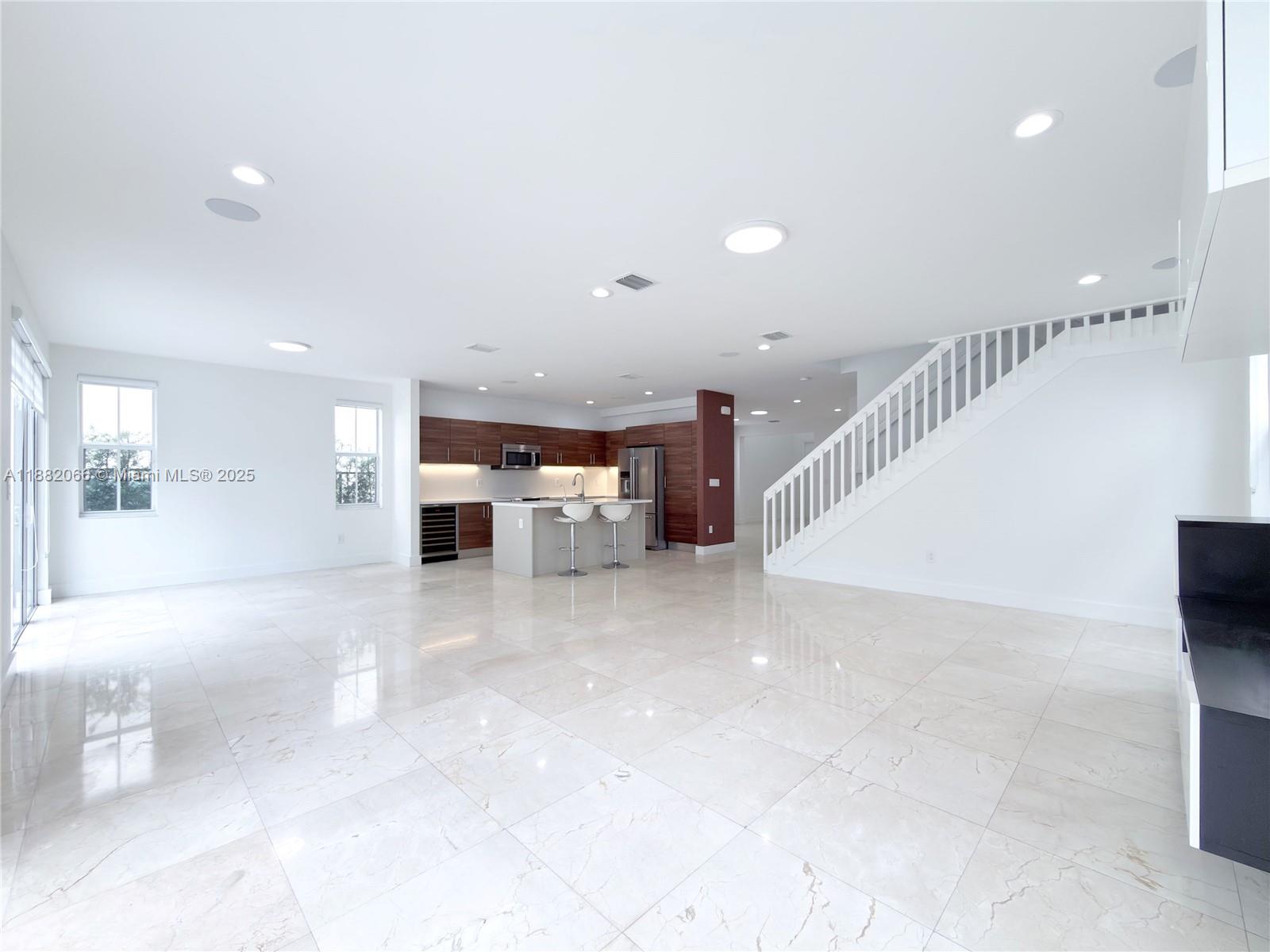 VINTAGE ESTATES - Residential