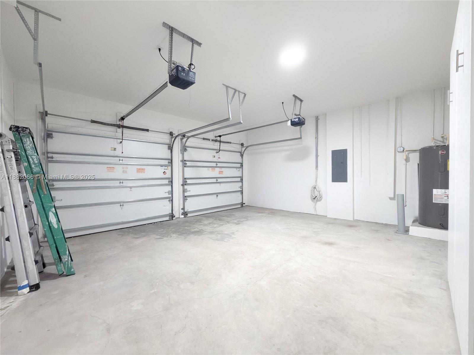 VINTAGE ESTATES - Residential