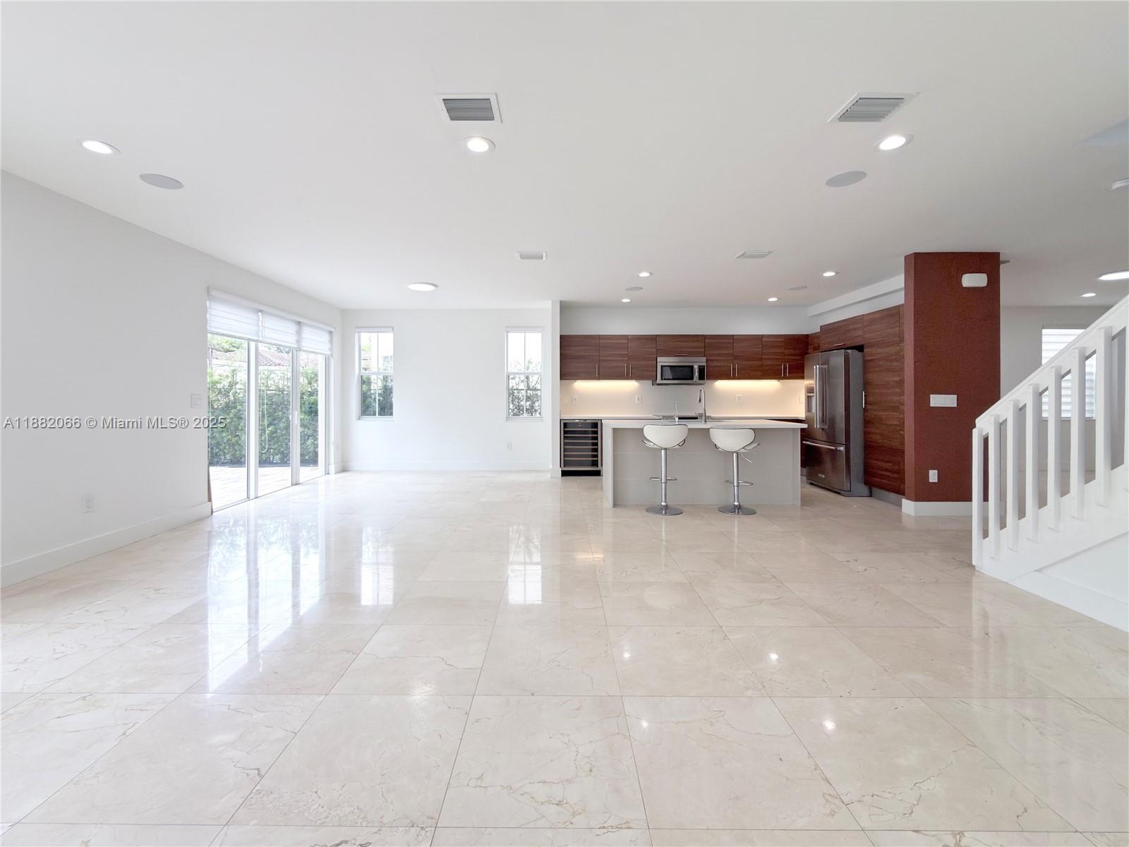 VINTAGE ESTATES - Residential