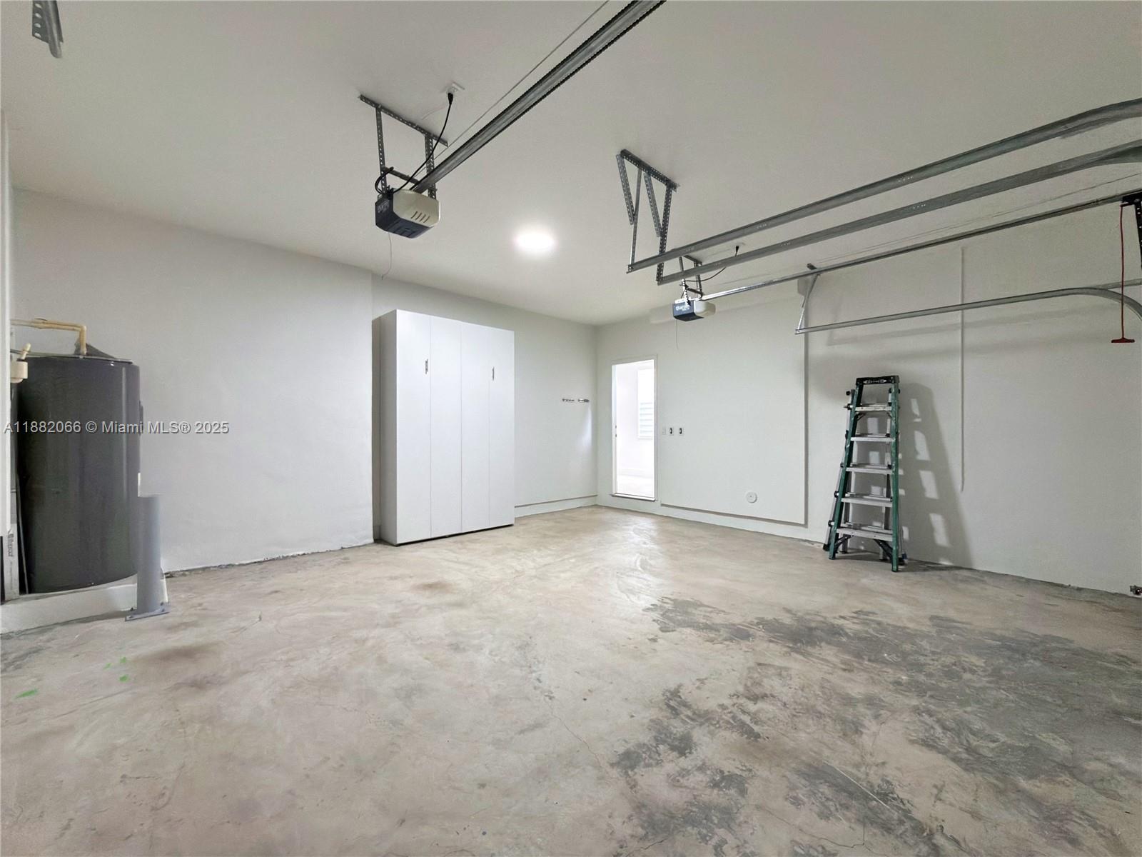 VINTAGE ESTATES - Residential