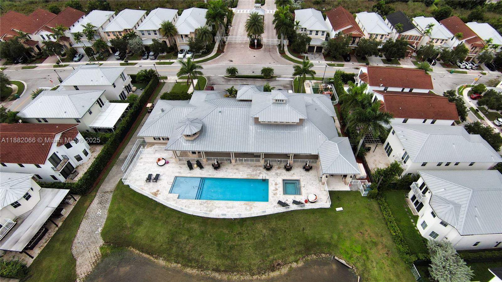 VINTAGE ESTATES - Residential