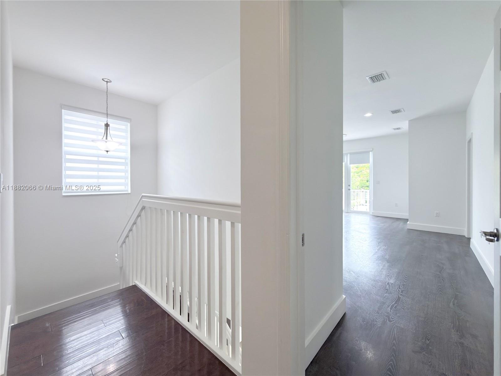 VINTAGE ESTATES - Residential