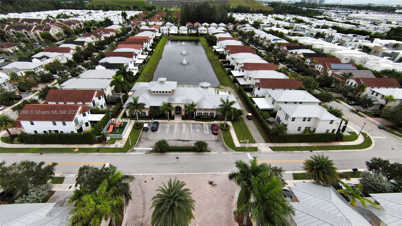 VINTAGE ESTATES - Residential