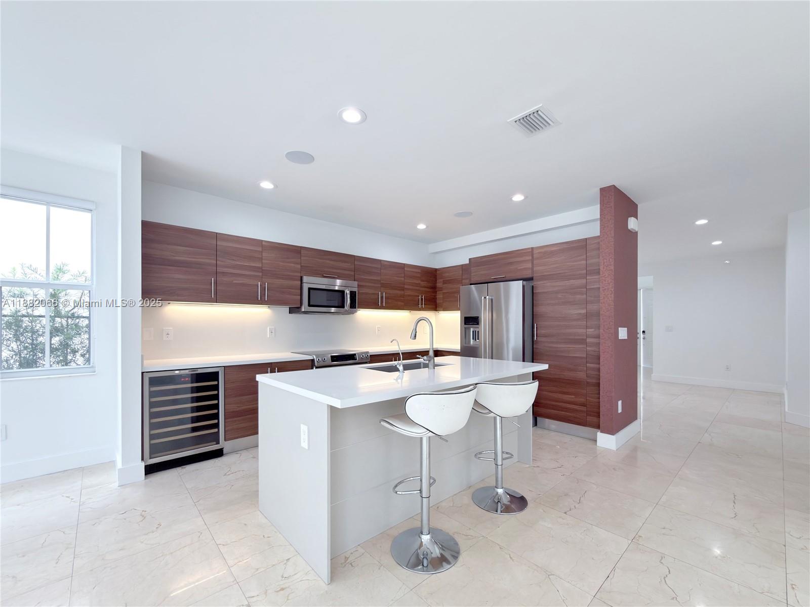 VINTAGE ESTATES - Residential